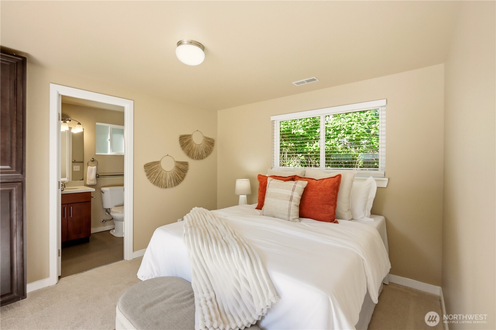 2327 Northeast 86th Street Seattle, WA 98115 - Photo 12 of 34
