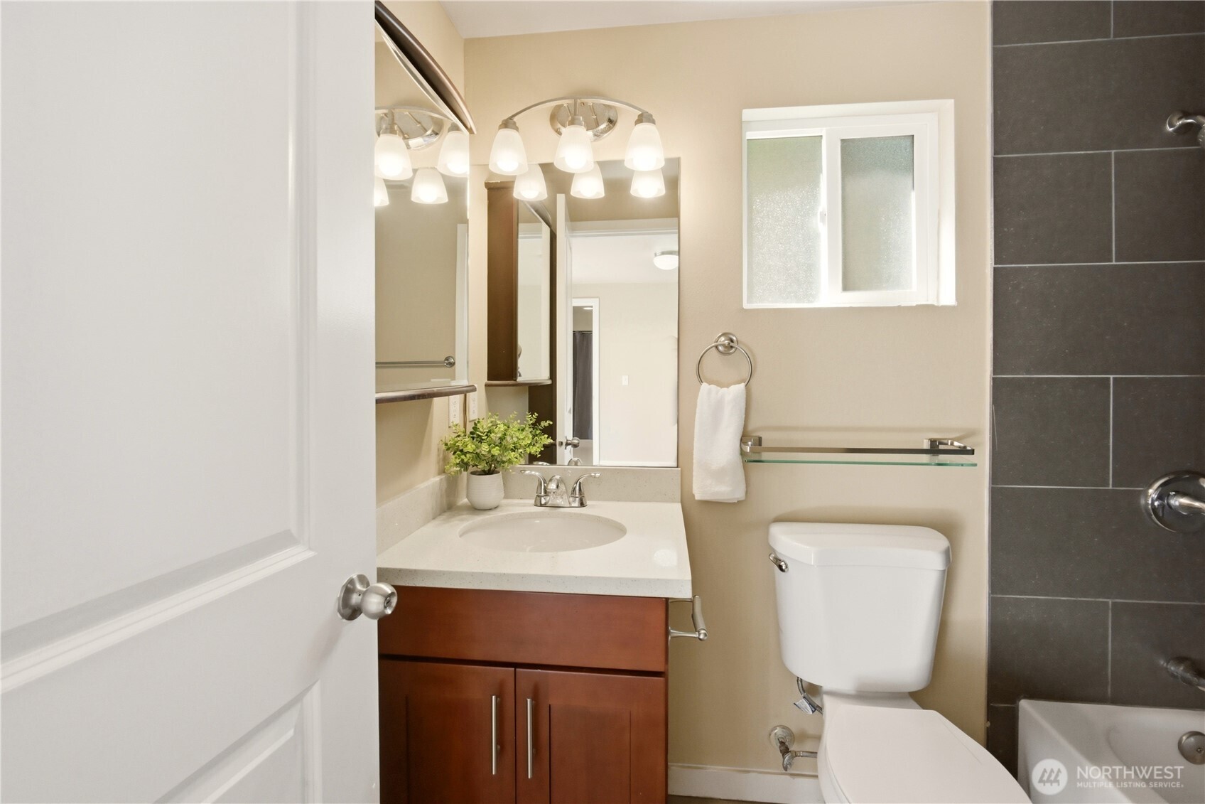 2327 Northeast 86th Street Seattle, WA 98115 - Photo 14 of 34