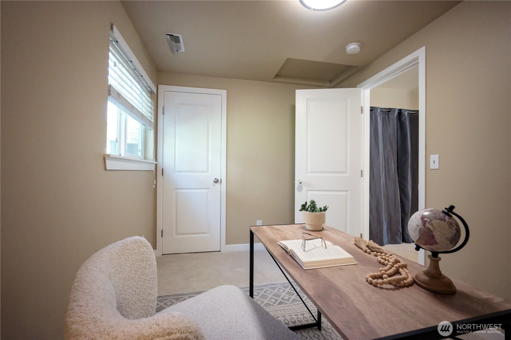 2327 Northeast 86th Street Seattle, WA 98115 - Photo 18 of 34