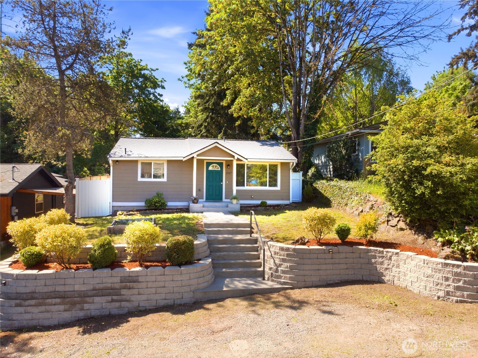 2327 Northeast 86th Street Seattle, WA 98115 - Photo 2 of 34