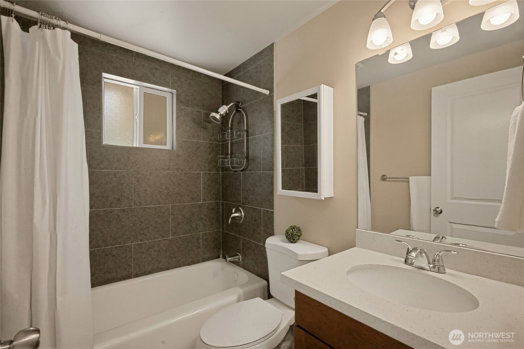 2327 Northeast 86th Street Seattle, WA 98115 - Photo 21 of 34