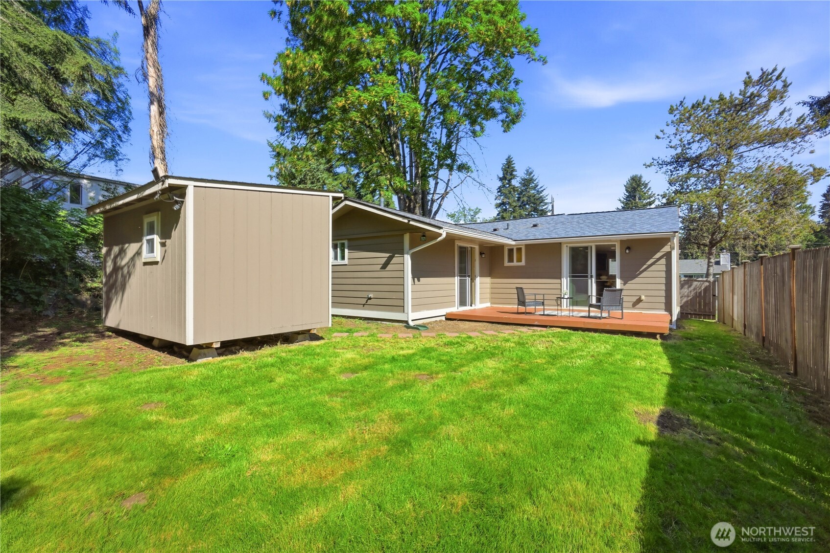 2327 Northeast 86th Street Seattle, WA 98115 - Photo 25 of 34