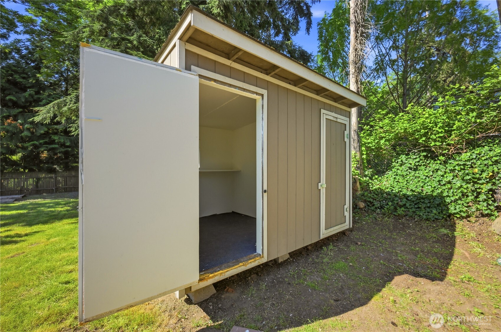 2327 Northeast 86th Street Seattle, WA 98115 - Photo 27 of 34