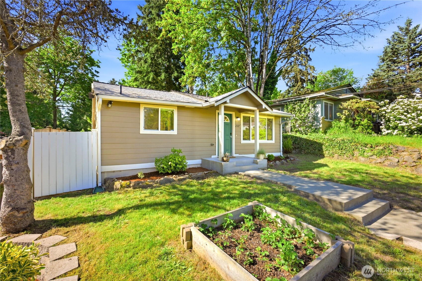 2327 Northeast 86th Street Seattle, WA 98115 - Photo 31 of 34