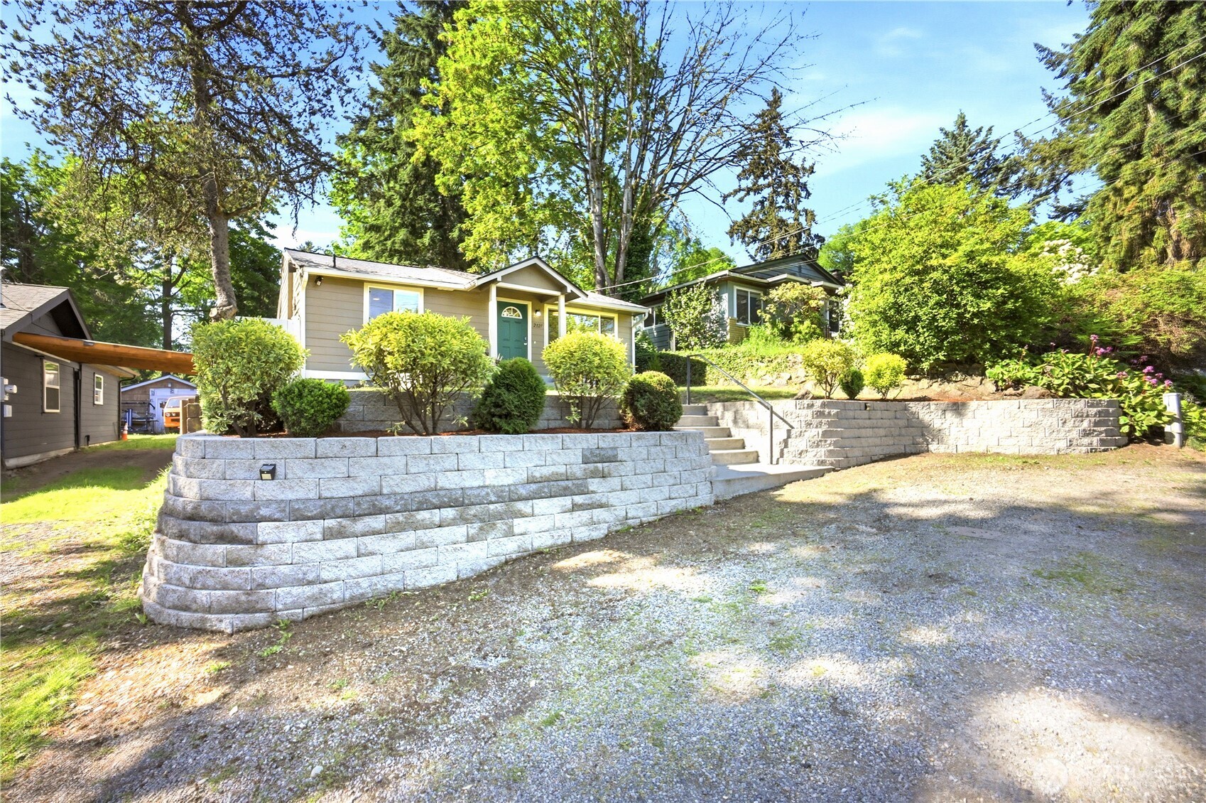 2327 Northeast 86th Street Seattle, WA 98115 - Photo 33 of 34