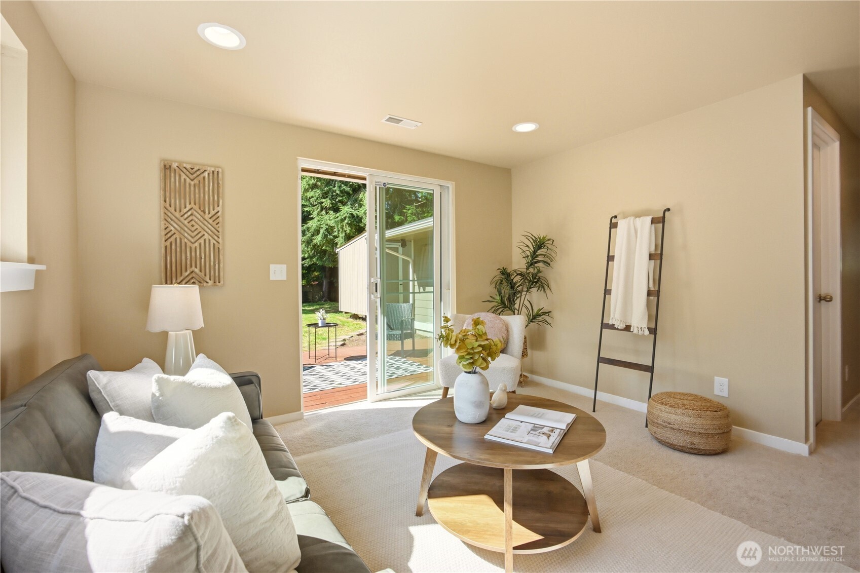 2327 Northeast 86th Street Seattle, WA 98115 - Photo 4 of 34