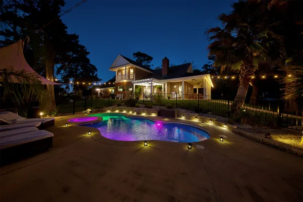 $999,999 | 9520 El Chaco Drive, Baytown, TX 77521