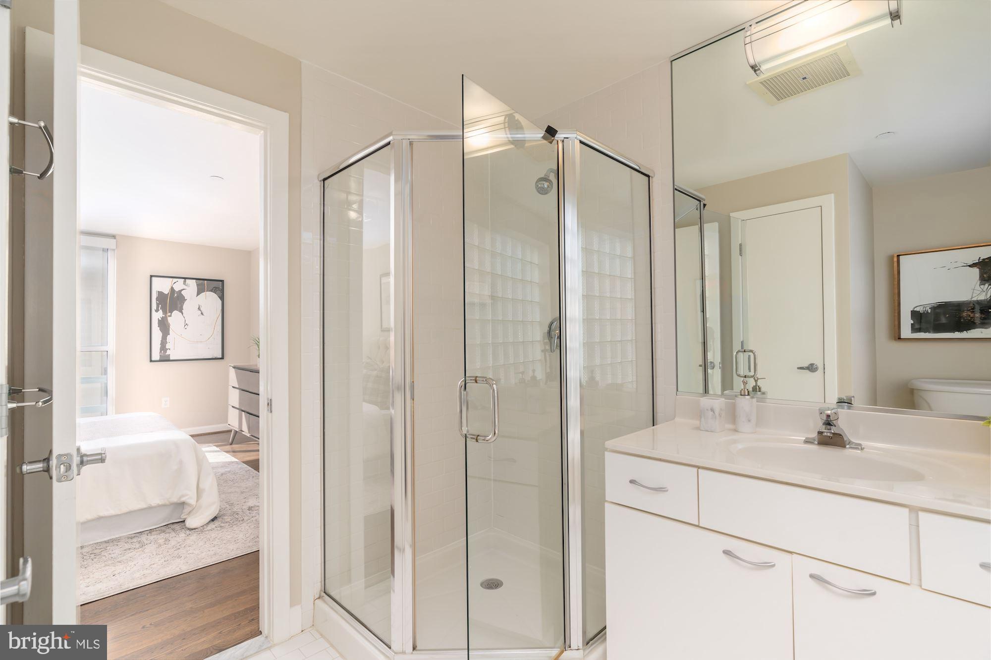 1441 Florida Avenue Northwest, Unit 3B Washington, DC 20009 - Photo 21 of 29 Ensuite bath #2