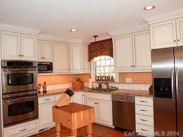 615 Edgemont Road Charlotte, NC 28211 - Photo 3 of 16 Gallery Image 3