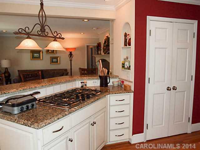 615 Edgemont Road Charlotte, NC 28211 - Photo 4 of 16 Gallery Image 4