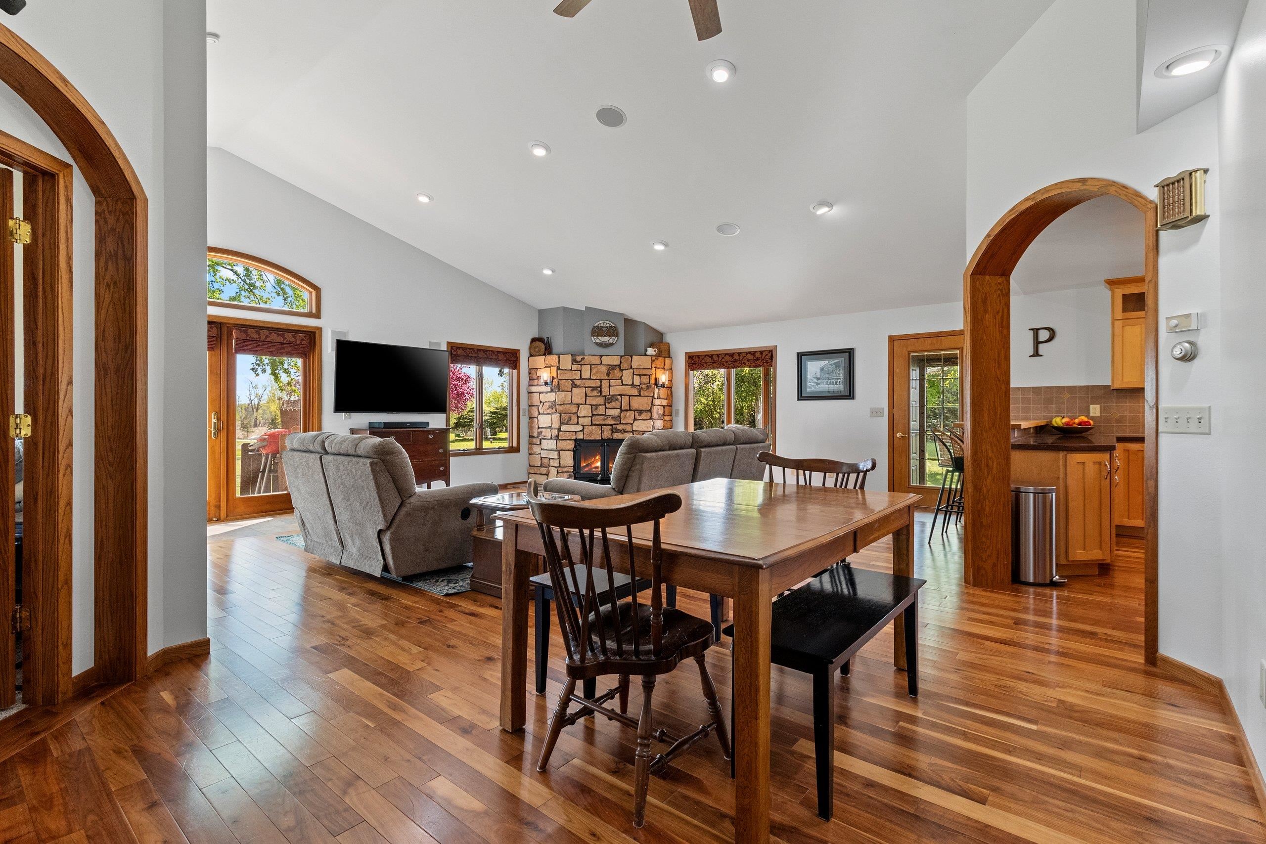 4360 Reighmoor Road Omro, WI 54963 - Photo 4 of 54