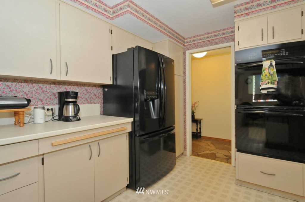 3830 Northeast 98th Street Seattle, WA 98115 - Photo 12 of 25