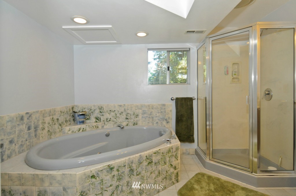 3830 Northeast 98th Street Seattle, WA 98115 - Photo 16 of 25