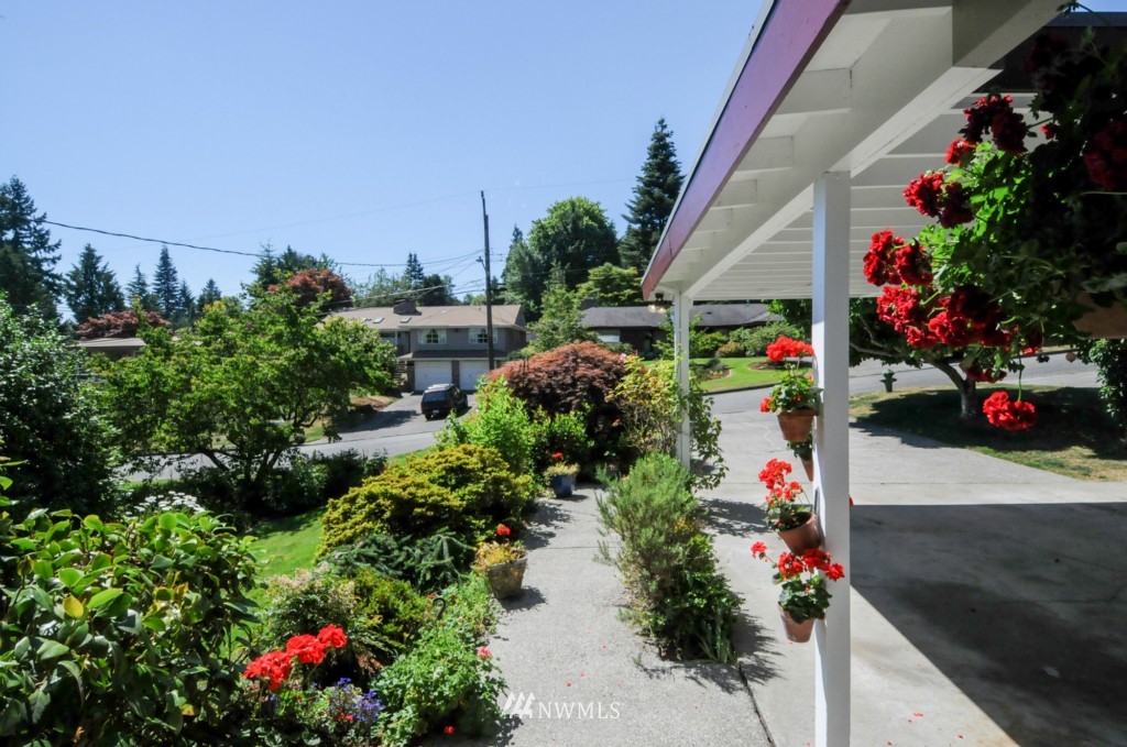 3830 Northeast 98th Street Seattle, WA 98115 - Photo 21 of 25