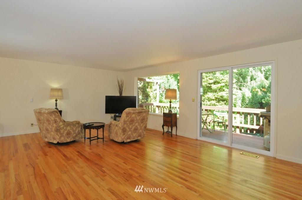 3830 Northeast 98th Street Seattle, WA 98115 - Photo 5 of 25