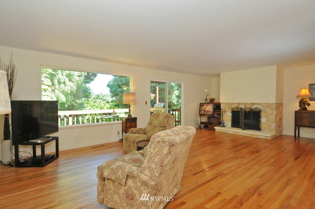 3830 Northeast 98th Street Seattle, WA 98115 - Photo 7 of 25