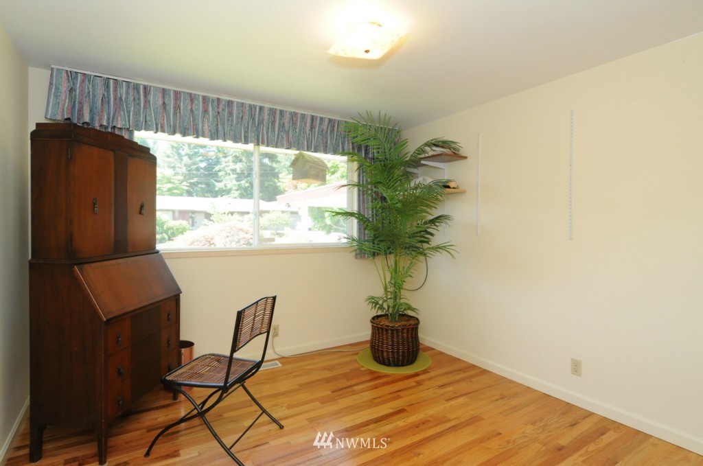 3830 Northeast 98th Street Seattle, WA 98115 - Photo 9 of 25