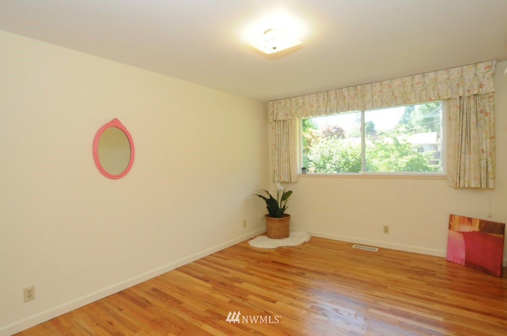 3830 Northeast 98th Street Seattle, WA 98115 - Photo 10 of 25