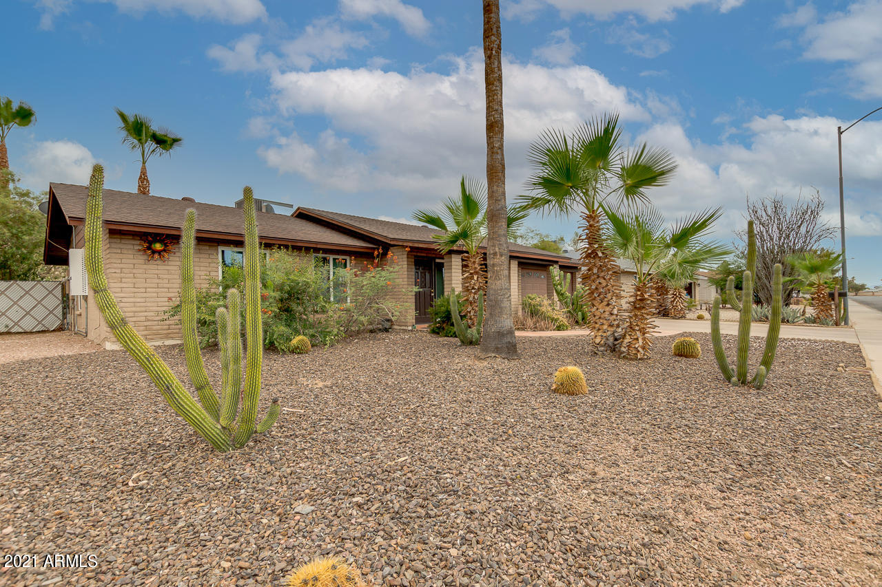 4215 West Dailey Street Phoenix, AZ 85053 - Photo 2 of 32 a view of a house with a backyard