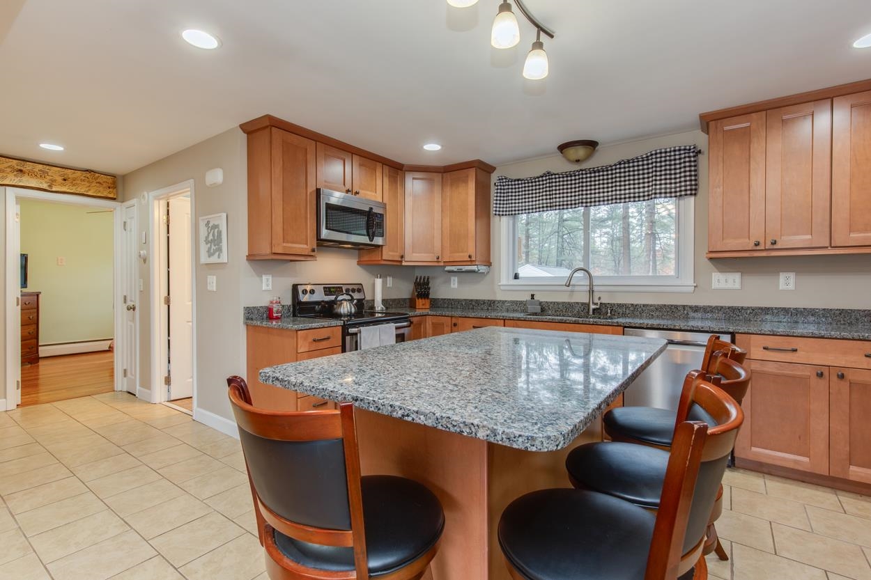 9 Ruth Street Bedford, NH 03110 - Photo 9 of 47