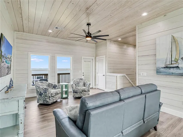 $699,000 | 167 Seven Palms Drive, Fulton, TX 78382