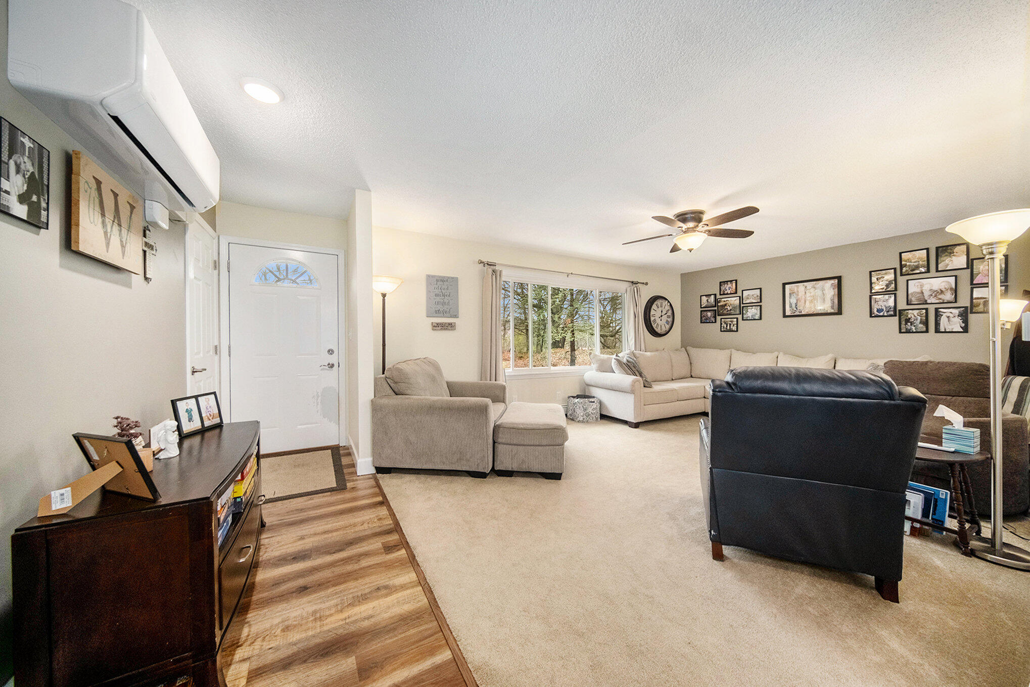 5645 Wheaton Road Jackson, MI 49201 - Photo 5 of 29 Front Entry and Living room