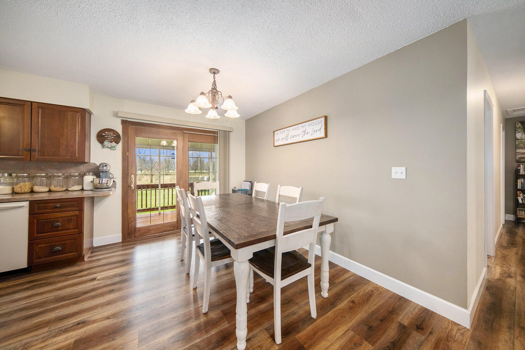 5645 Wheaton Road Jackson, MI 49201 - Photo 8 of 29 Dining Area