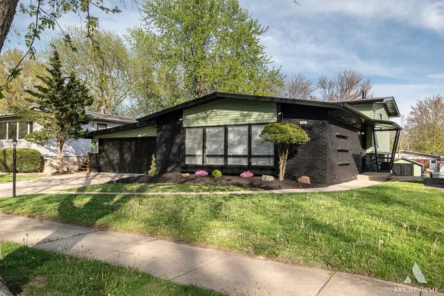 $286,900 | 251 North Pleasant Drive, Glenwood, IL 60425