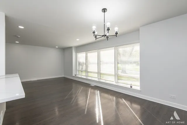 $286,900 | 251 North Pleasant Drive, Glenwood, IL 60425