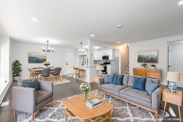 $286,900 | 251 North Pleasant Drive, Glenwood, IL 60425