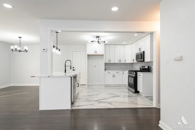 $286,900 | 251 North Pleasant Drive, Glenwood, IL 60425