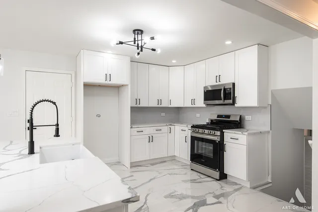 $286,900 | 251 North Pleasant Drive, Glenwood, IL 60425