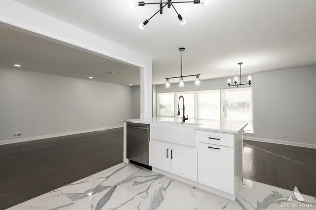 $286,900 | 251 North Pleasant Drive, Glenwood, IL 60425