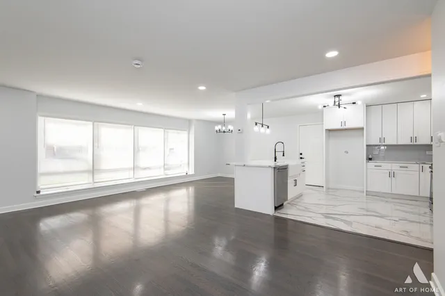 $286,900 | 251 North Pleasant Drive, Glenwood, IL 60425