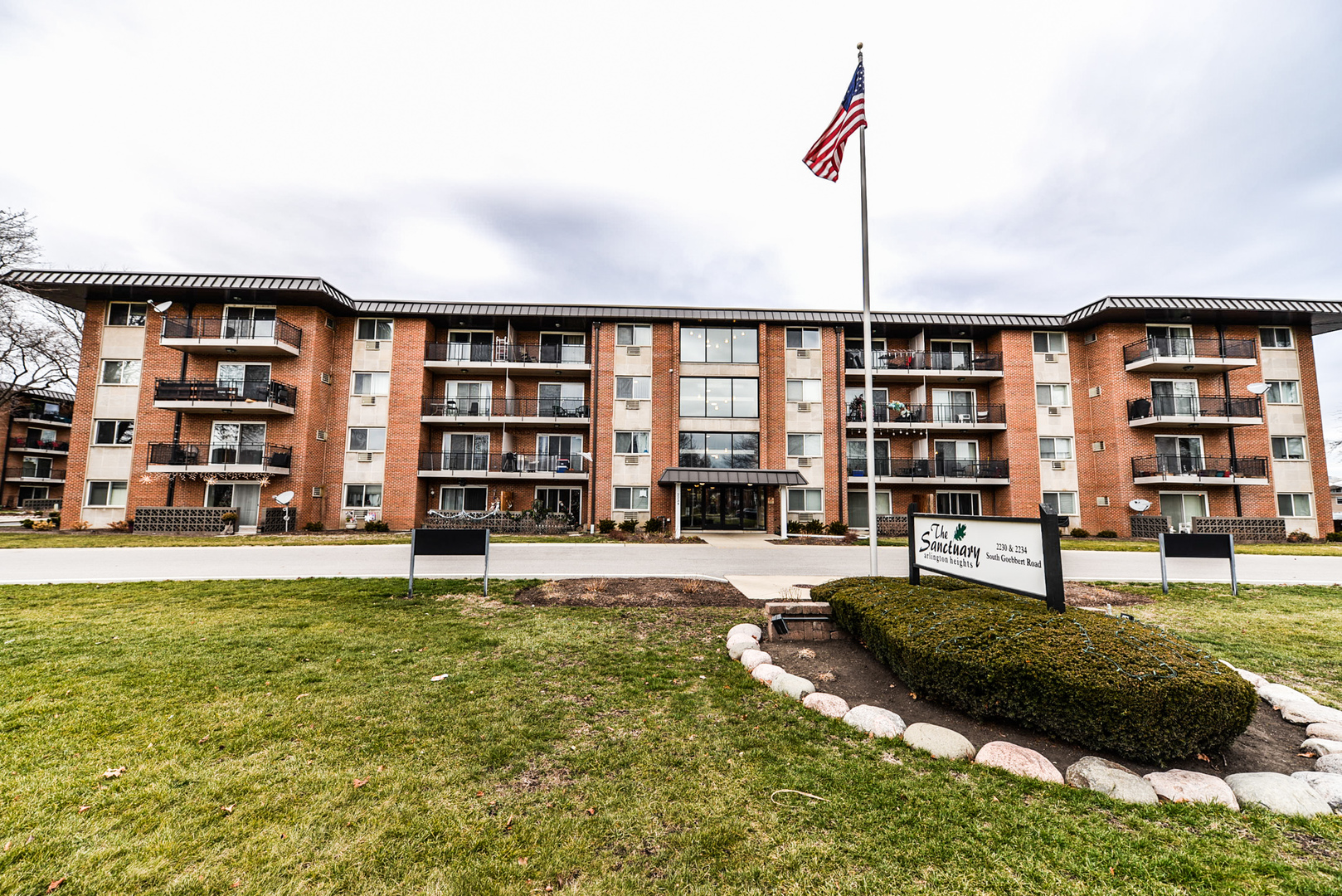 2234 South Goebbert Road, Unit 114 Arlington Heights, IL 60005 - Photo 1 of 20