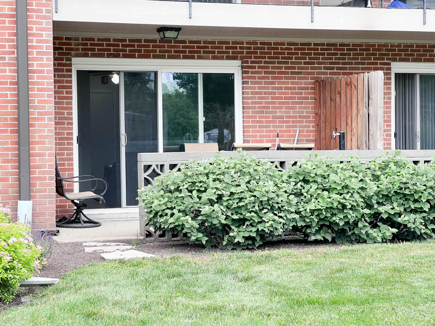 2234 South Goebbert Road, Unit 114 Arlington Heights, IL 60005 - Photo 12 of 20