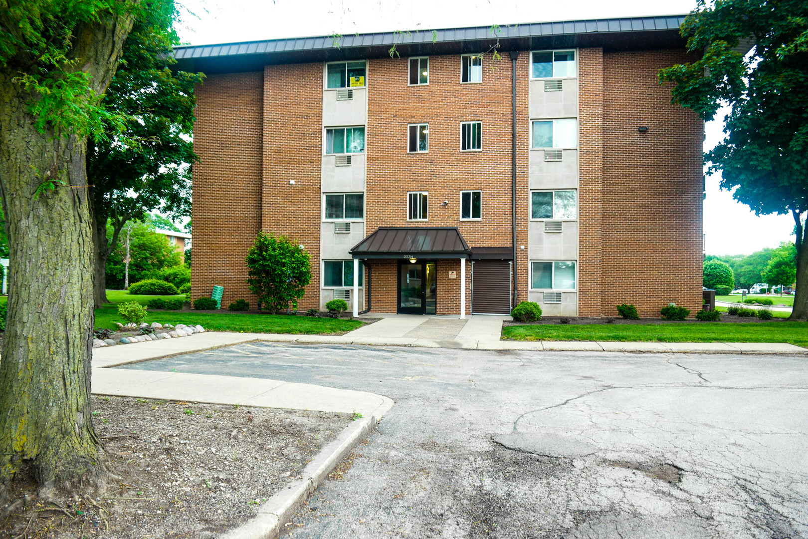 2234 South Goebbert Road, Unit 114 Arlington Heights, IL 60005 - Photo 13 of 20