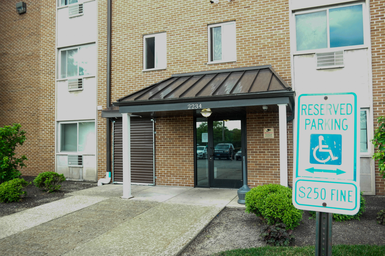2234 South Goebbert Road, Unit 114 Arlington Heights, IL 60005 - Photo 2 of 20
