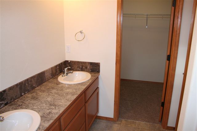 1402 South Bowdish Road Spokane Valley, WA 99206 - Photo 5 of 6