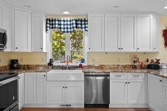 $869,900 | 17 Meredith Road, Salem, NH 03079