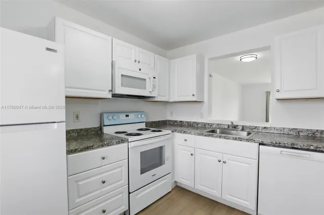 $2,400 | 8540 Sherman Circle North, Unit 408, Miramar, FL 33025