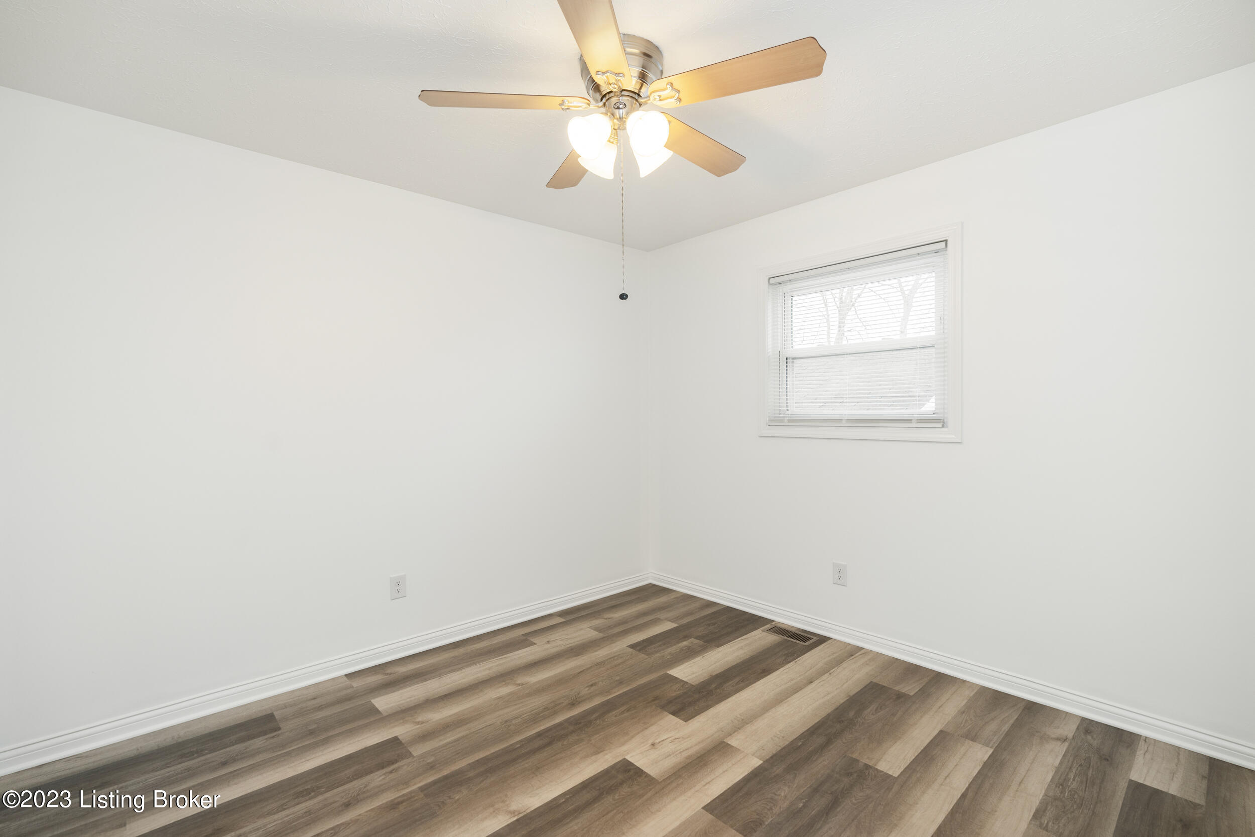 220 Overlook Road Louisville, KY 40229 - Photo 24 of 47 220 Overlook Rd-42