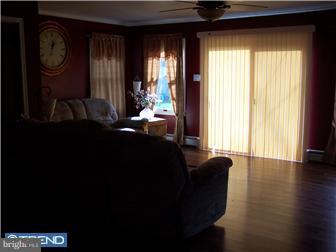 141 Andover Road Fairless Hills, PA 19030 - Photo 4 of 5 Family Room