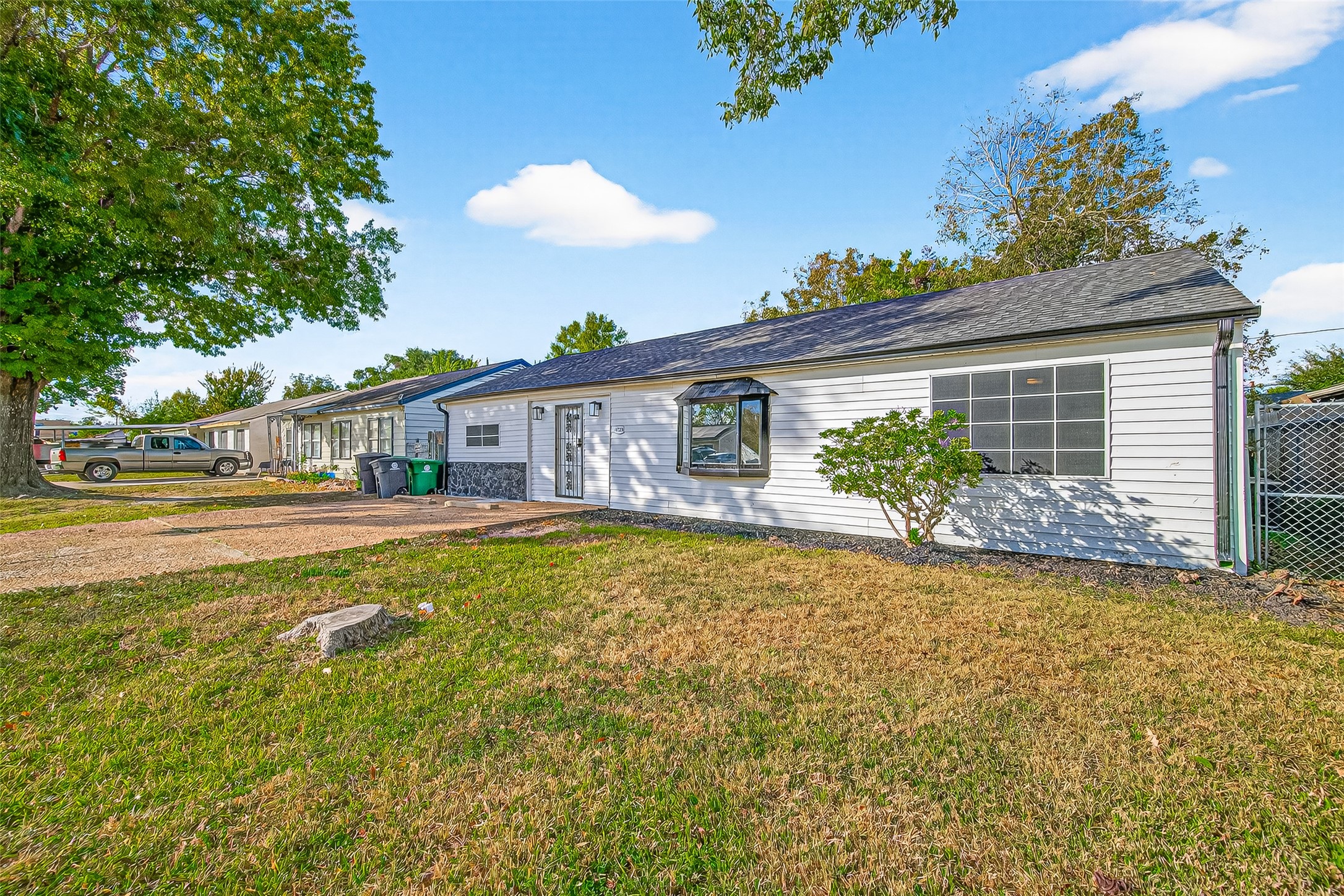 4729 Paradise Lane Houston, TX 77048 - Photo 2 of 43 a front view of a house with garden