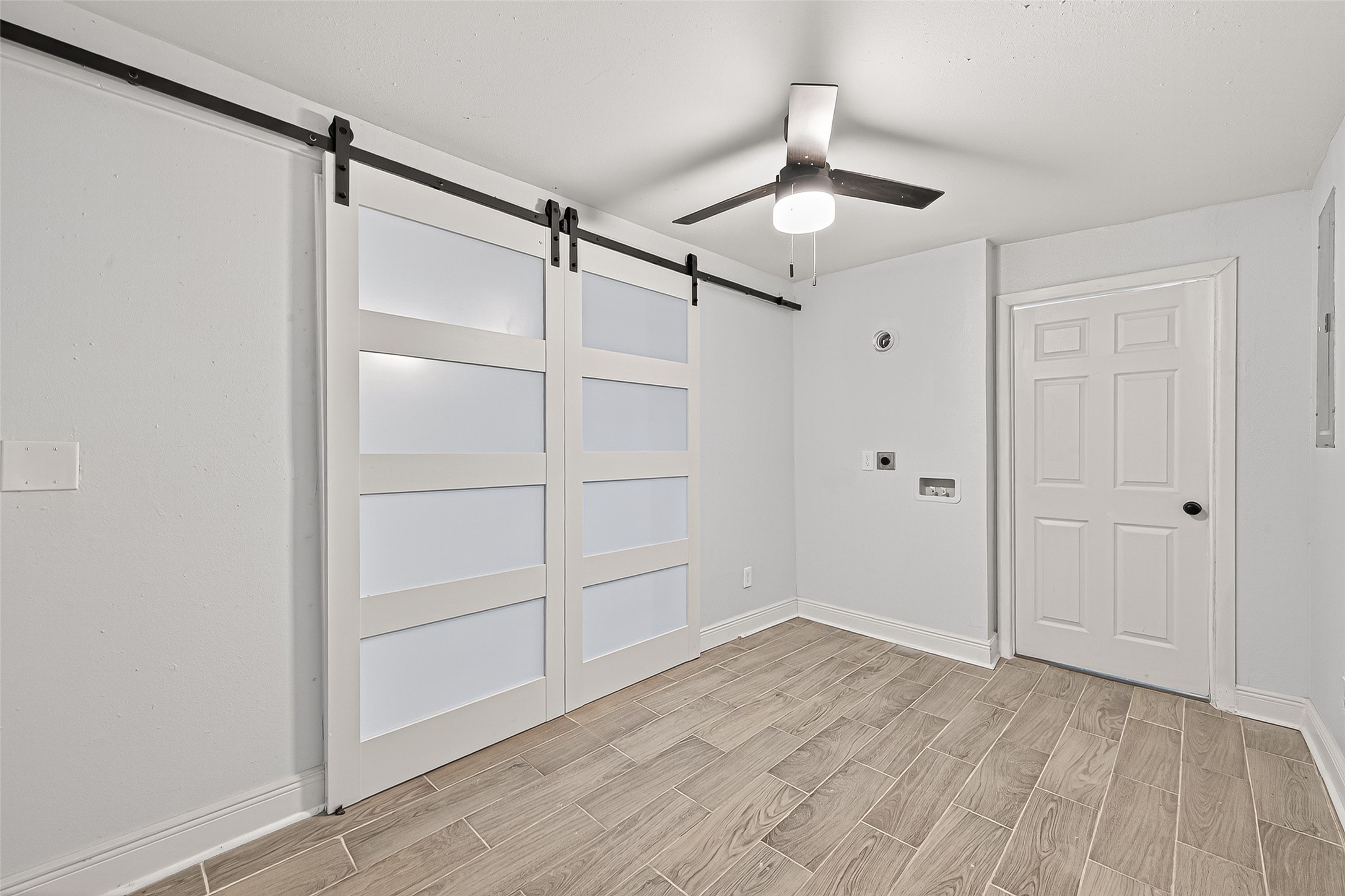 4729 Paradise Lane Houston, TX 77048 - Photo 27 of 43 wooden floor in an empty room