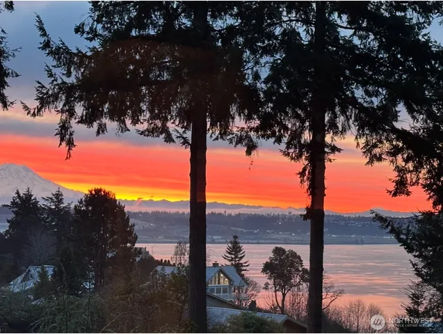 $1,100,000 | 1130 Queets Drive, Fox Island, WA 98333