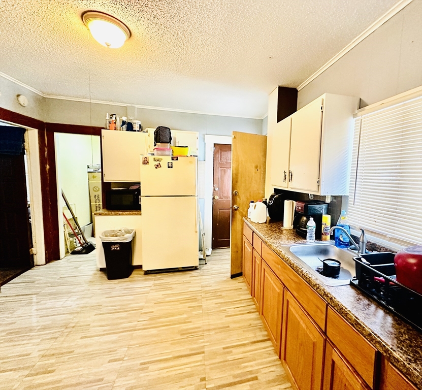 57-59 Tyler Street Springfield, MA 01109 - Photo 4 of 9 Gallery Image 4