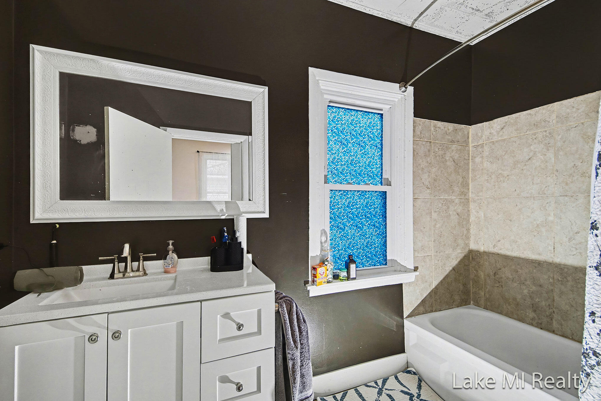 1053 3rd Street Northwest Grand Rapids, MI 49504 - Photo 2 of 49 IMG_6194