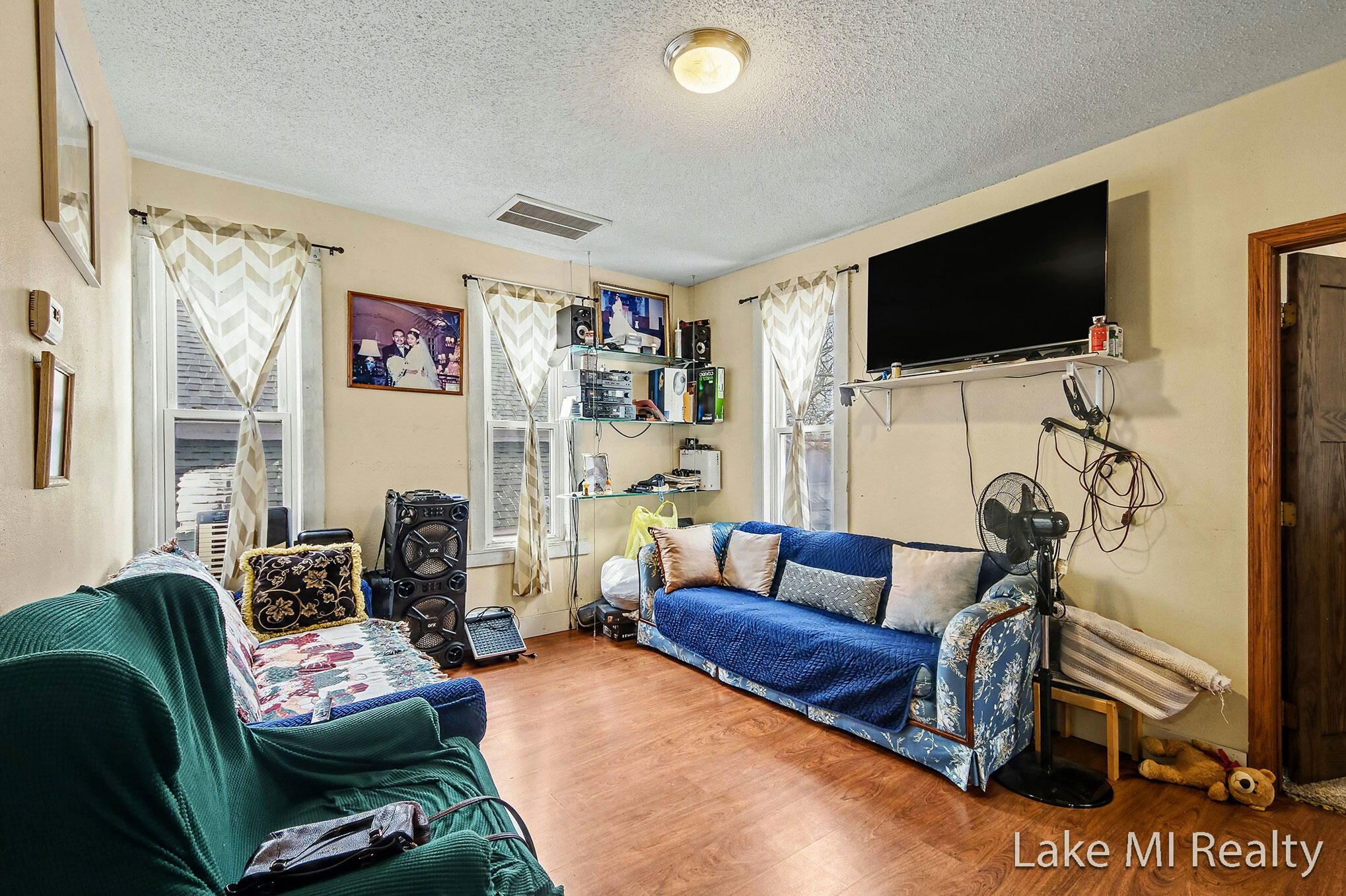 1053 3rd Street Northwest Grand Rapids, MI 49504 - Photo 29 of 49 IMG_6129