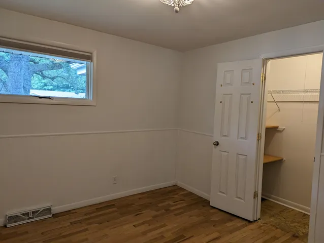 $2,400 | 54 West 35th Street, Holland, MI 49423